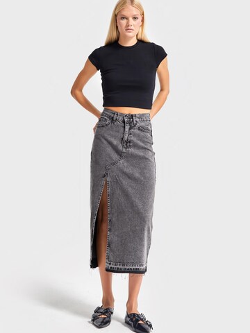 IT'S BASIC Rok 'Midi Denim Skirt' in Grijs