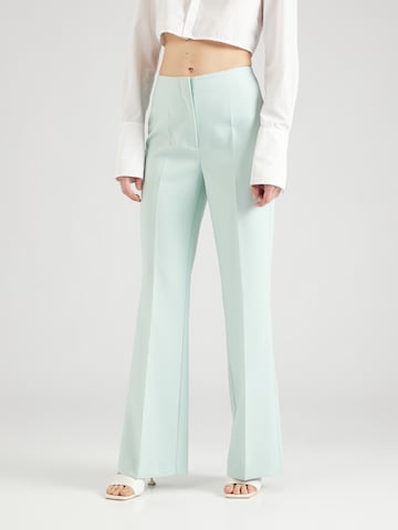 SOAKED IN LUXURY Flared Pantalon 'Corinne' in Groen: voorkant