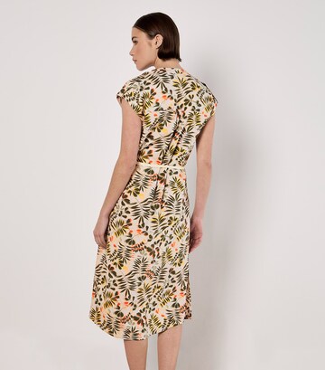 Robe ' ' Apricot en beige