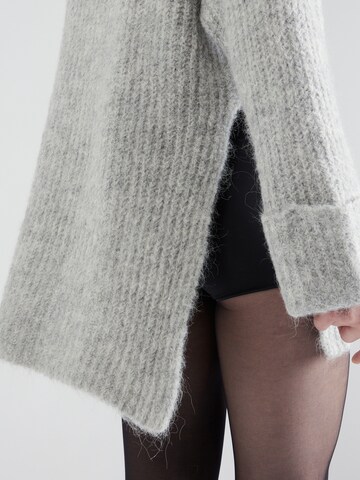 VILA ROUGE EDIT Pullover 'FIMINA' in Grau