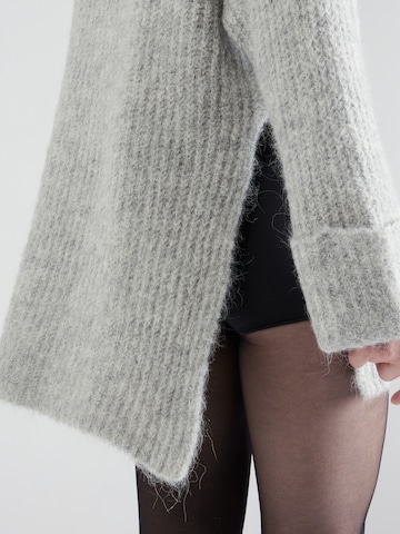 VILA ROUGE Sweater 'FIMINA' in Grey