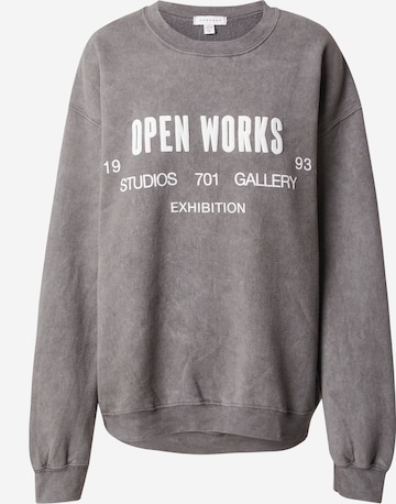 TOPSHOP Sweatshirt in Grey: front