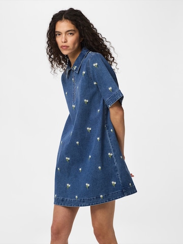 Robe-chemise 'PCFLORA' PIECES en bleu : devant