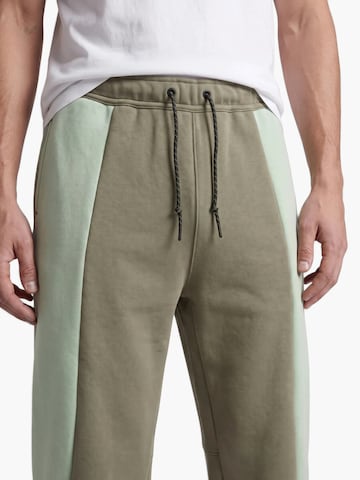 Nike Sportswear Дънки Tapered Leg Панталон 'TECH FLC PRO' в зелено