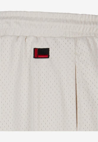 FUBU Regular Панталон в бяло