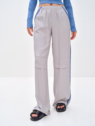 Wide leg Pantaloni di ABOUT YOU x Toni Garrn in blu: frontale