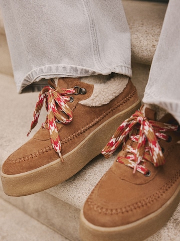 Sneaker low de la Next pe maro