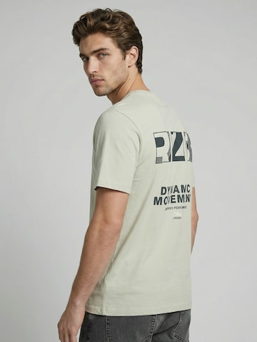 Tricou de la JJ Rebel pe gri