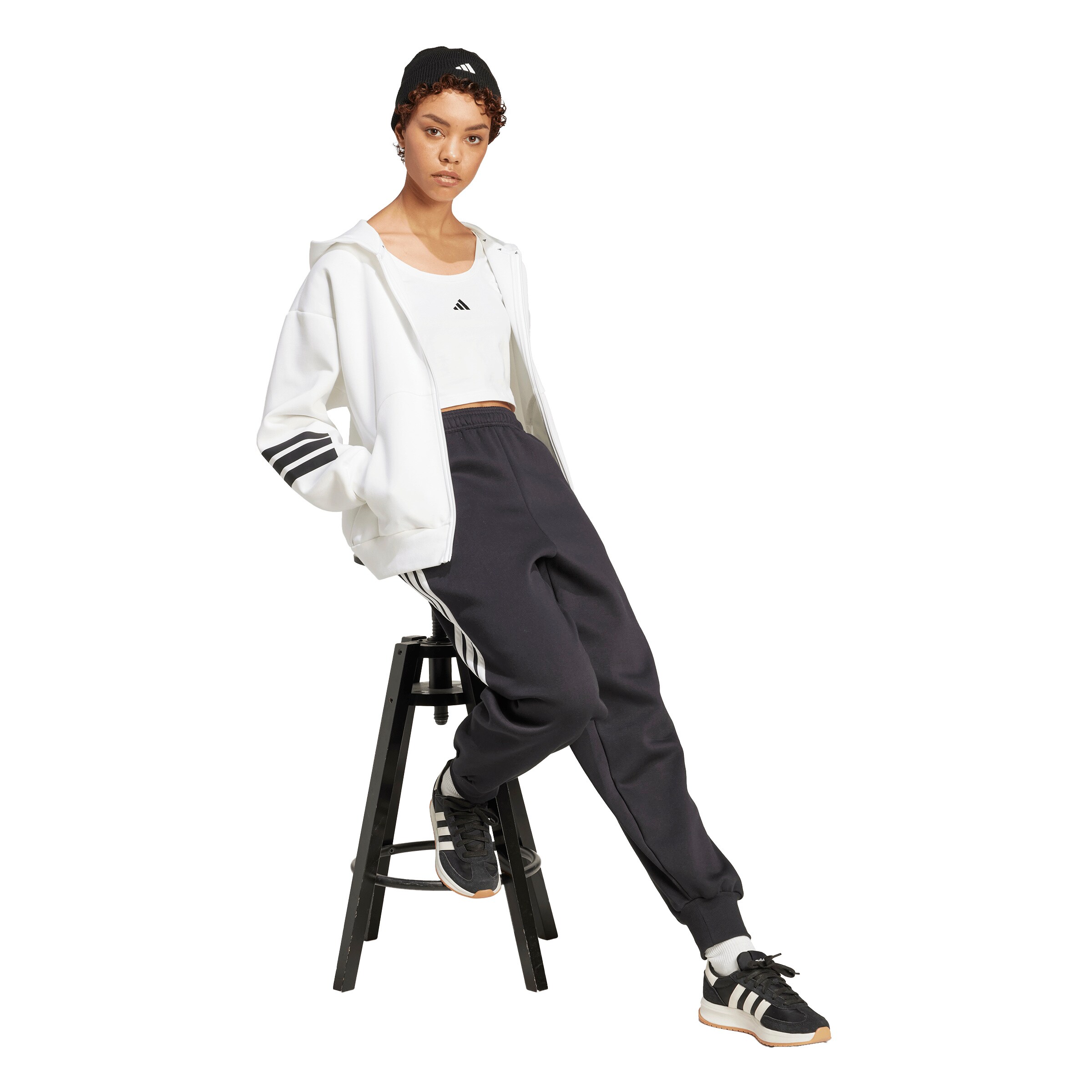 juoda ADIDAS SPORTSWEAR Siaurėjantis Sportinės kelnės 'Tiro'