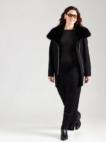 Vero Moda Curve - Abrigo de entretiempo 'VMCAUTUMNBETTY' en negro: frente