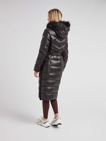 JACK1T Outdoorjas ' Diamond Belt Extra Long Puffer Coat ' in Zwart