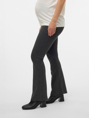 MAMALICIOUS Flared Leggings in Black: front
