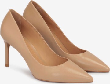 Kazar Pumps in Brown