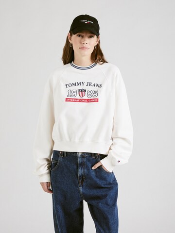 Tommy Jeans Μπλούζα φούτερ 'ARCHIVE GAMES' σε λευκό: μπροστά