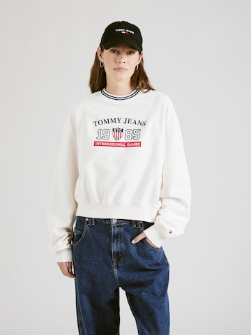Tommy Jeans Sweatshirt 'ARCHIVE GAMES' in Wit: voorkant