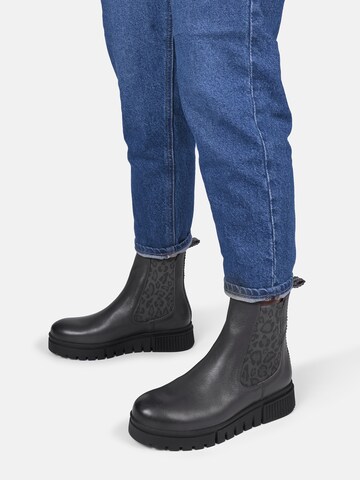 Crickit Chelsea Boot 'NAELLE' in Grau: Vorderseite