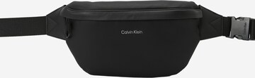 Calvin Klein Övtáska 'MUST' - fekete: elől