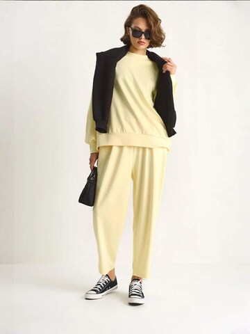 Tuta da jogging di Bianco Lucci in giallo