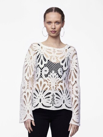 Chemisier 'LYKKE' PIECES en blanc : devant