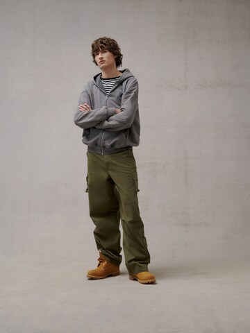 THE ELECTRIC STATE COLLECTION - Sudadera con cremallera en gris