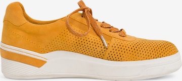 Sneaker bassa di Tamaris Pure Relax in giallo
