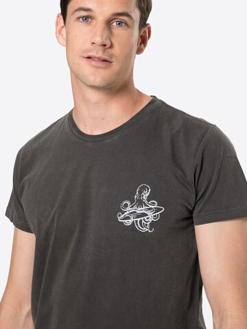 Revolution T-Shirt in Schwarz