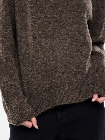 PIECES Sweater 'KARINA' in Brown