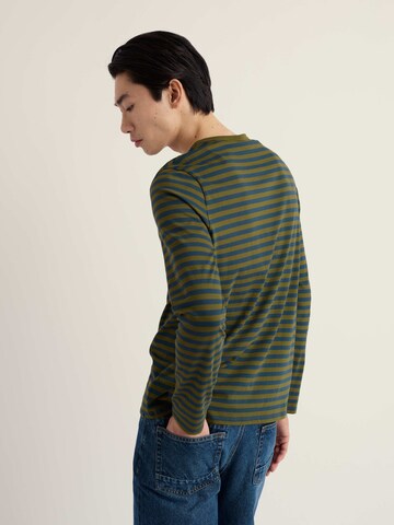 Tricou 'Sailor' de la Seasalt Cornwall pe verde