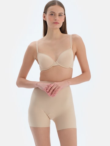 Pantaloni modellanti di Dagi in beige