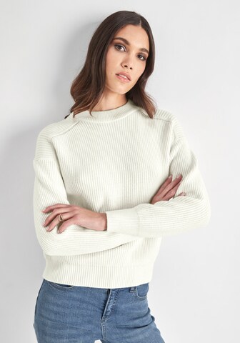 HECHTER PARIS Sweater in White: front