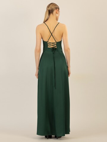 APART Kleid in Grün