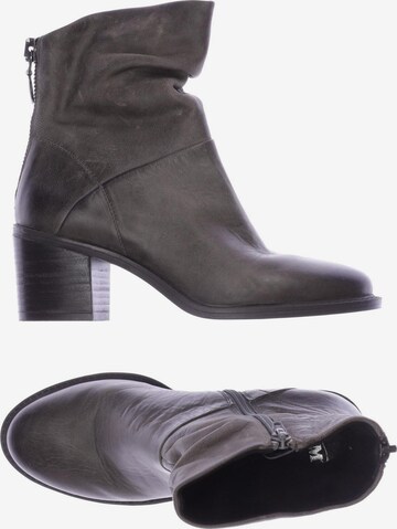 SPM Dress Boots in 37 in Grey: front