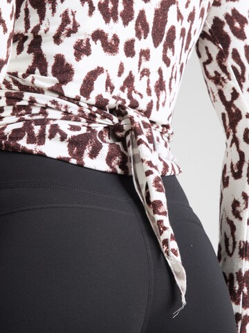 Giacchetta sportiva di CURARE Yogawear in marrone