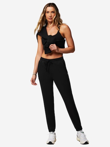 Fabletics Tapered Sporthose 'The Year Round' in Schwarz