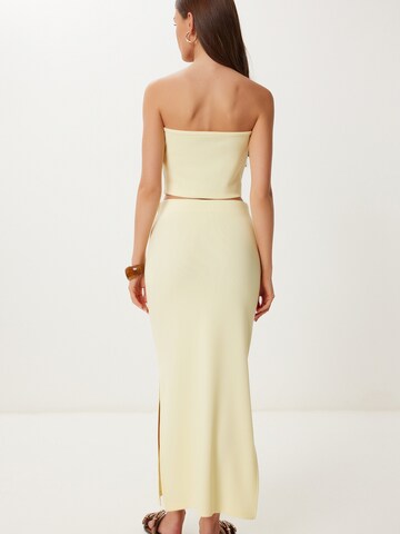 Costume Happiness İstanbul en jaune