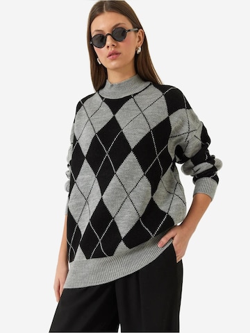 Pullover di Bianco Lucci in grigio: frontale