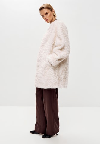 CESARE GASPARI Tussenmantel in Beige