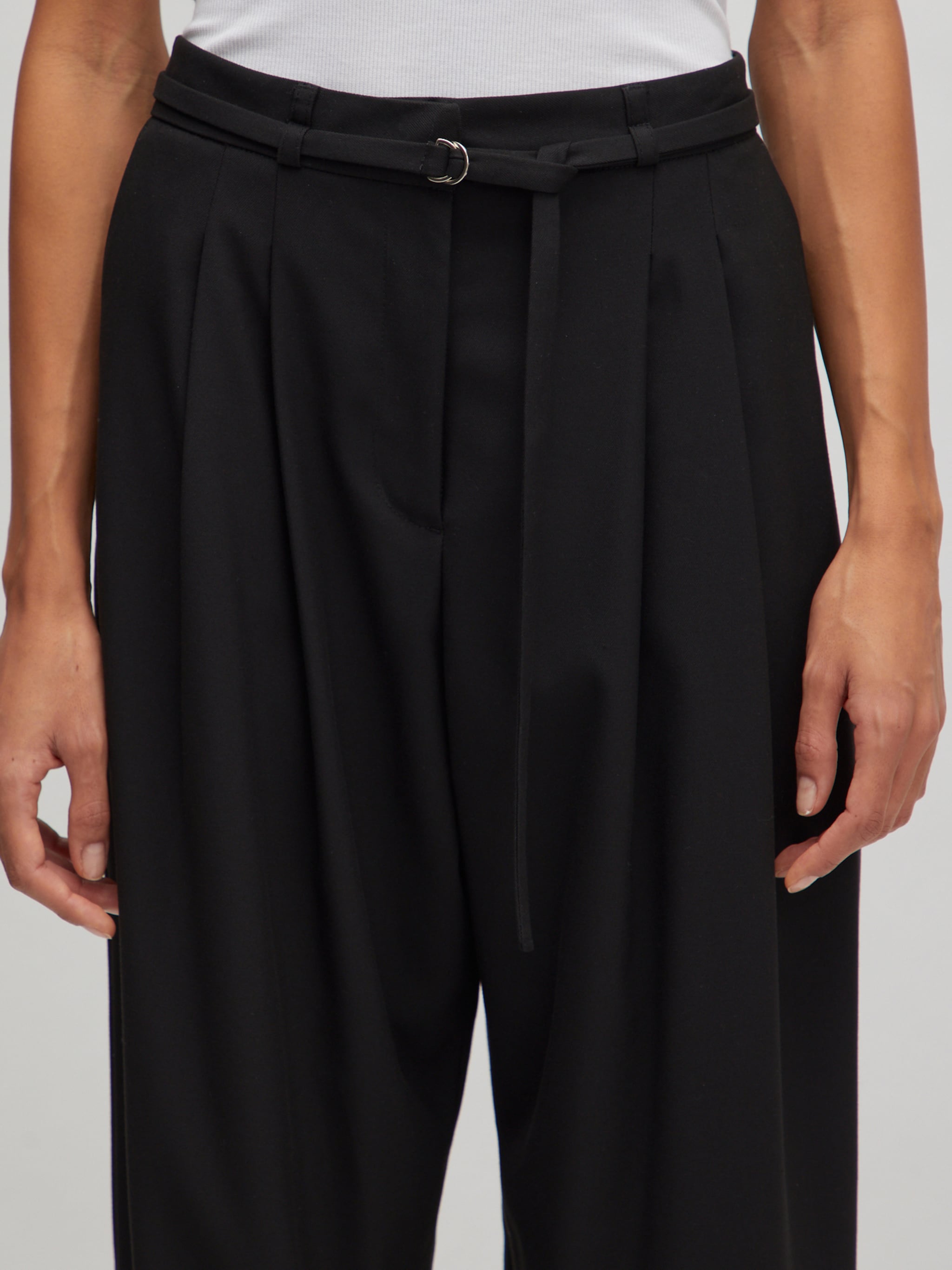 EDITED Produits Pantalon à plis 'Elna' noir