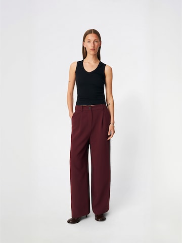 modström Regular Broek ' Galemd ' in Rood: voorkant
