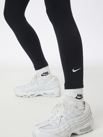 Nike Sportswear Skinny Legíny 'Essential' - Čierna