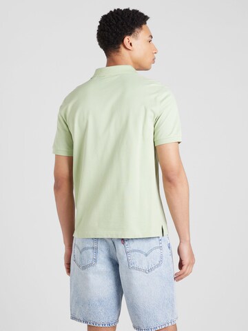 Tricou de la GANT pe verde