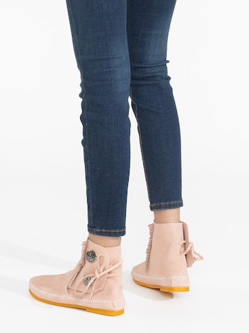 Minnetonka Ankle Boots 'Two Button' in Lila