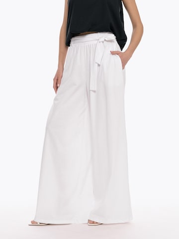Wide Leg Pantalon 'Connect Me' 4TAILORS en blanc