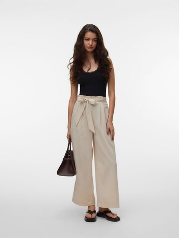 Wide leg Pantaloni con pieghe 'SYDNEY' di VERO MODA in beige