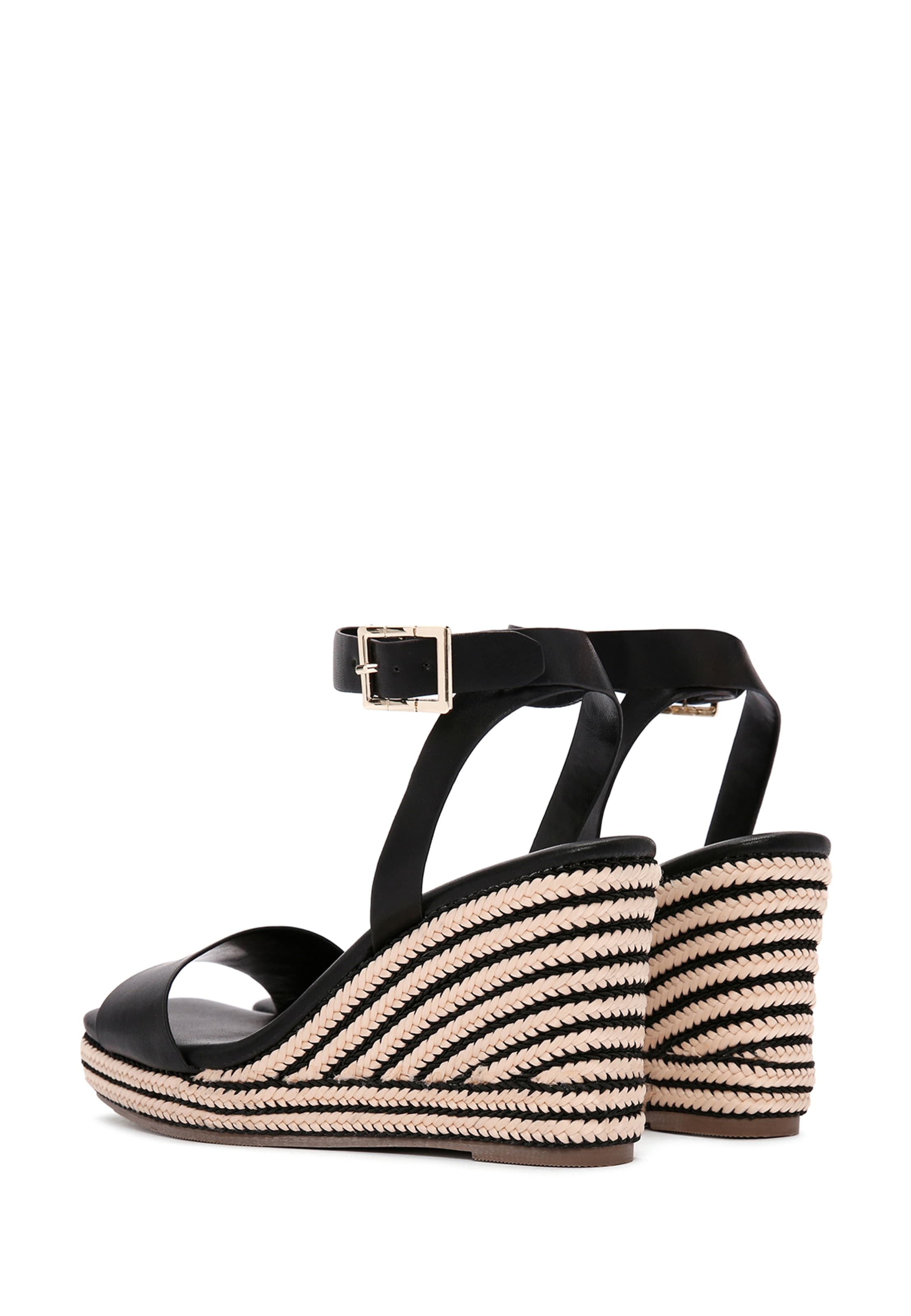 Derimod Sandals in Schwarz