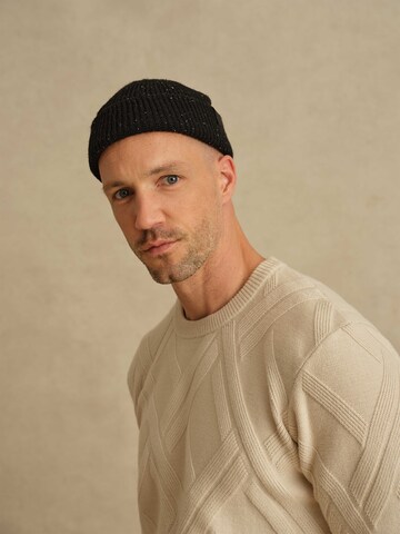 DAN FOX APPAREL Beanie 'Oscar' in Black: front