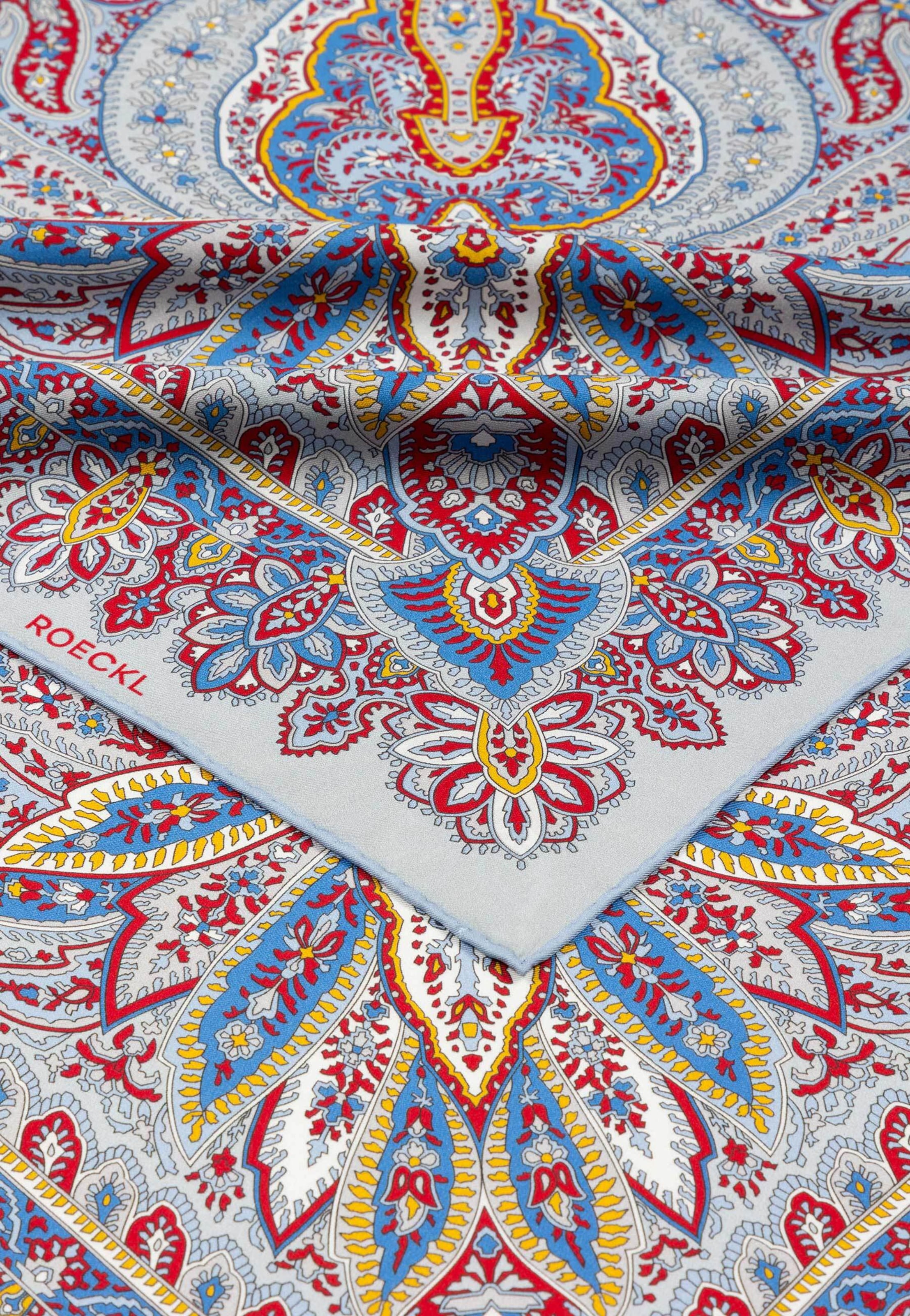 Foulard ' FLOURISHING PAISLEY' di Roeckl in blu