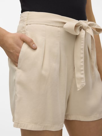 Regular Pantalon à pince 'Mia' VERO MODA en beige