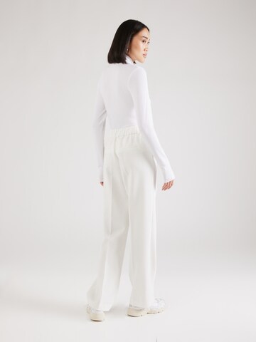 Regular Pantalon à plis 'Likka' YAS en blanc