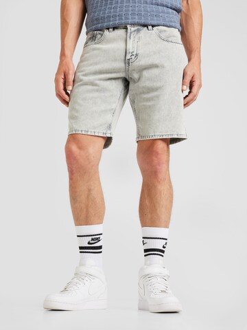 QS Regular Shorts 'John' in Grau: predná strana